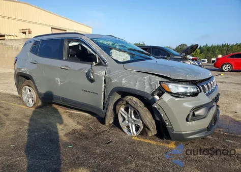 2024 Jeep Compass Latitude z USA, uszkodzony, nr VIN 3C4NJDBN1RT576943